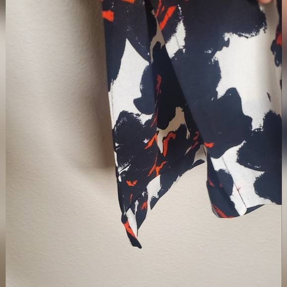 A.L.C. Joan Satin Floral Black And White Red Accents  Top Side Open Detail Celeb - Picture 6 of 6